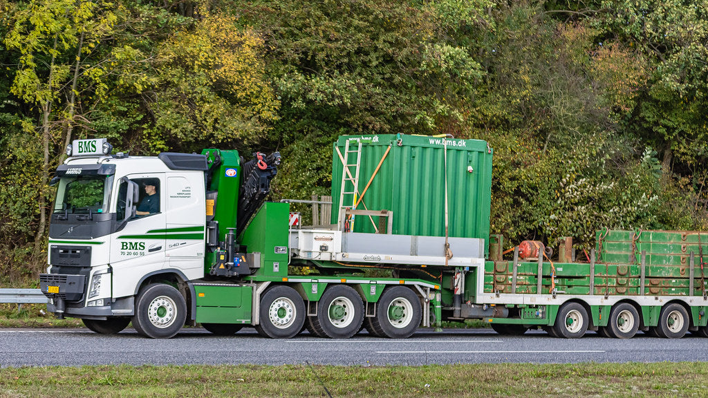 Best Train Horn for Semi Trucks and Big Rigs — Cab Audibility Without Plumbing an Air System
